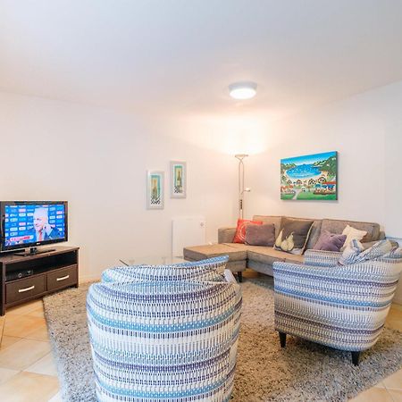 Onetangi Beach Apartments Kültér fotó