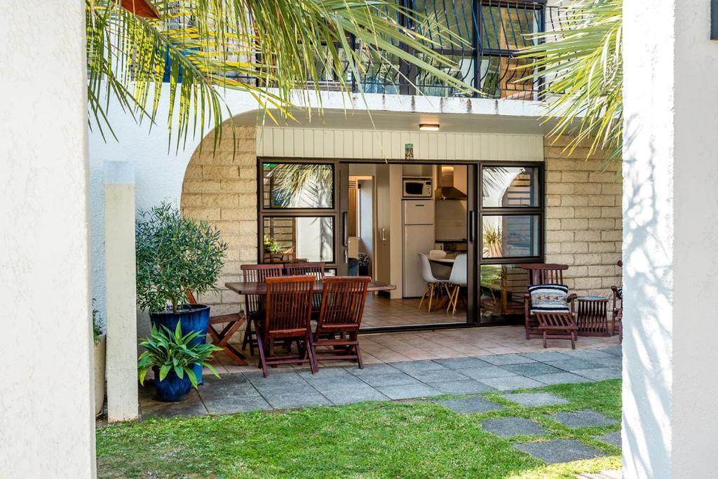 Onetangi Beach Apartments Kültér fotó