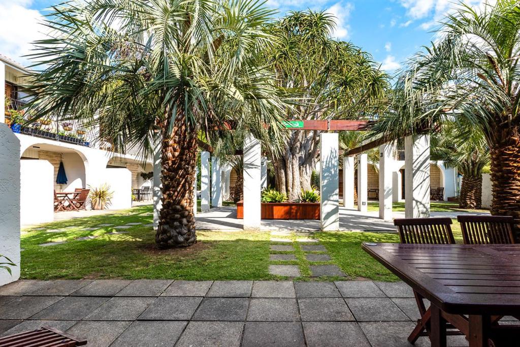 Onetangi Beach Apartments Kültér fotó