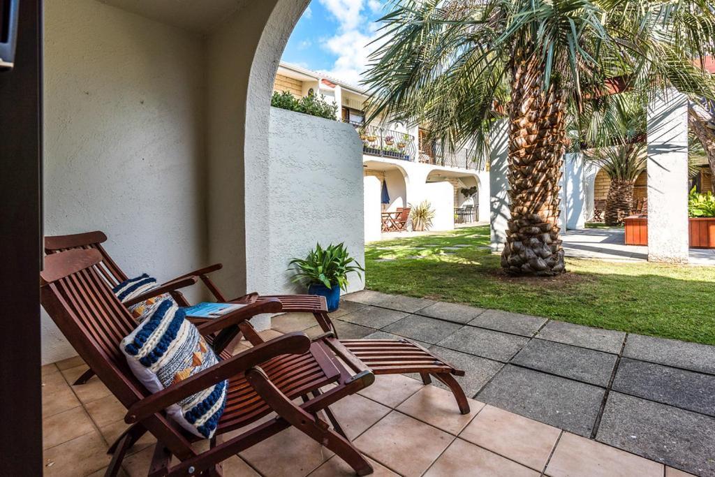 Onetangi Beach Apartments Kültér fotó