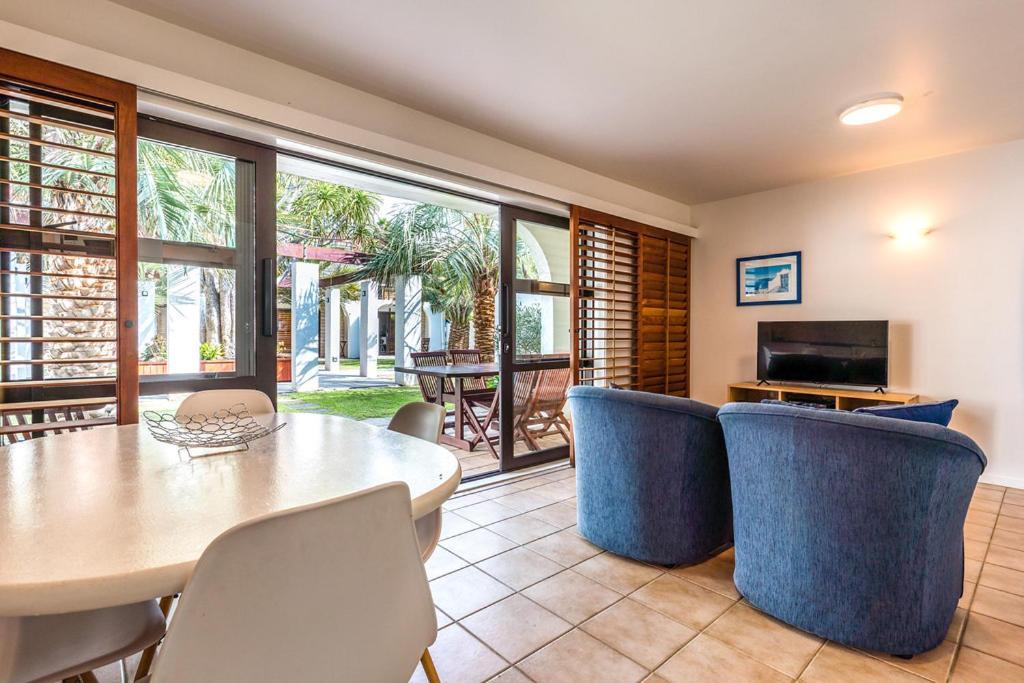 Onetangi Beach Apartments Kültér fotó