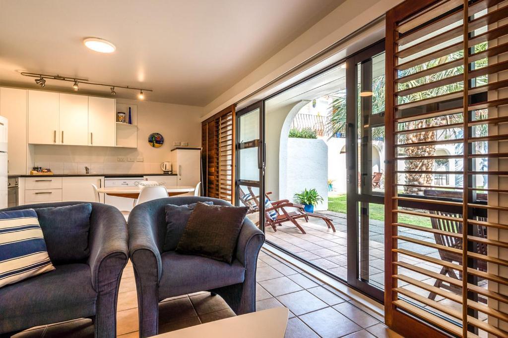Onetangi Beach Apartments Kültér fotó