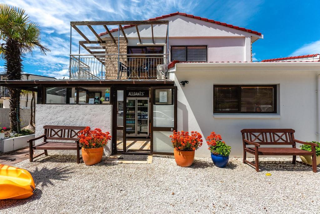 Onetangi Beach Apartments Kültér fotó